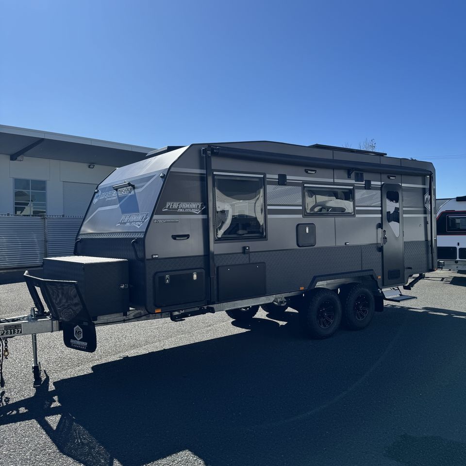 Masterpiece Performance 20'8 Rear Door Dinette