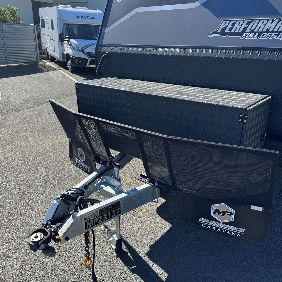 Masterpiece Performance 20'8 Rear Door Dinette