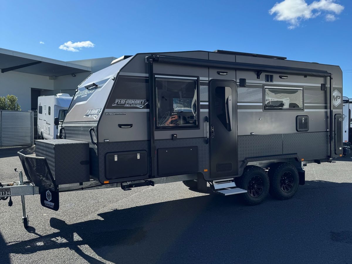 Masterpiece Performance 19'6 Centre Door Dinette