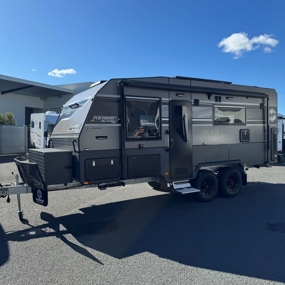 Masterpiece Performance 19'6 Centre Door Dinette