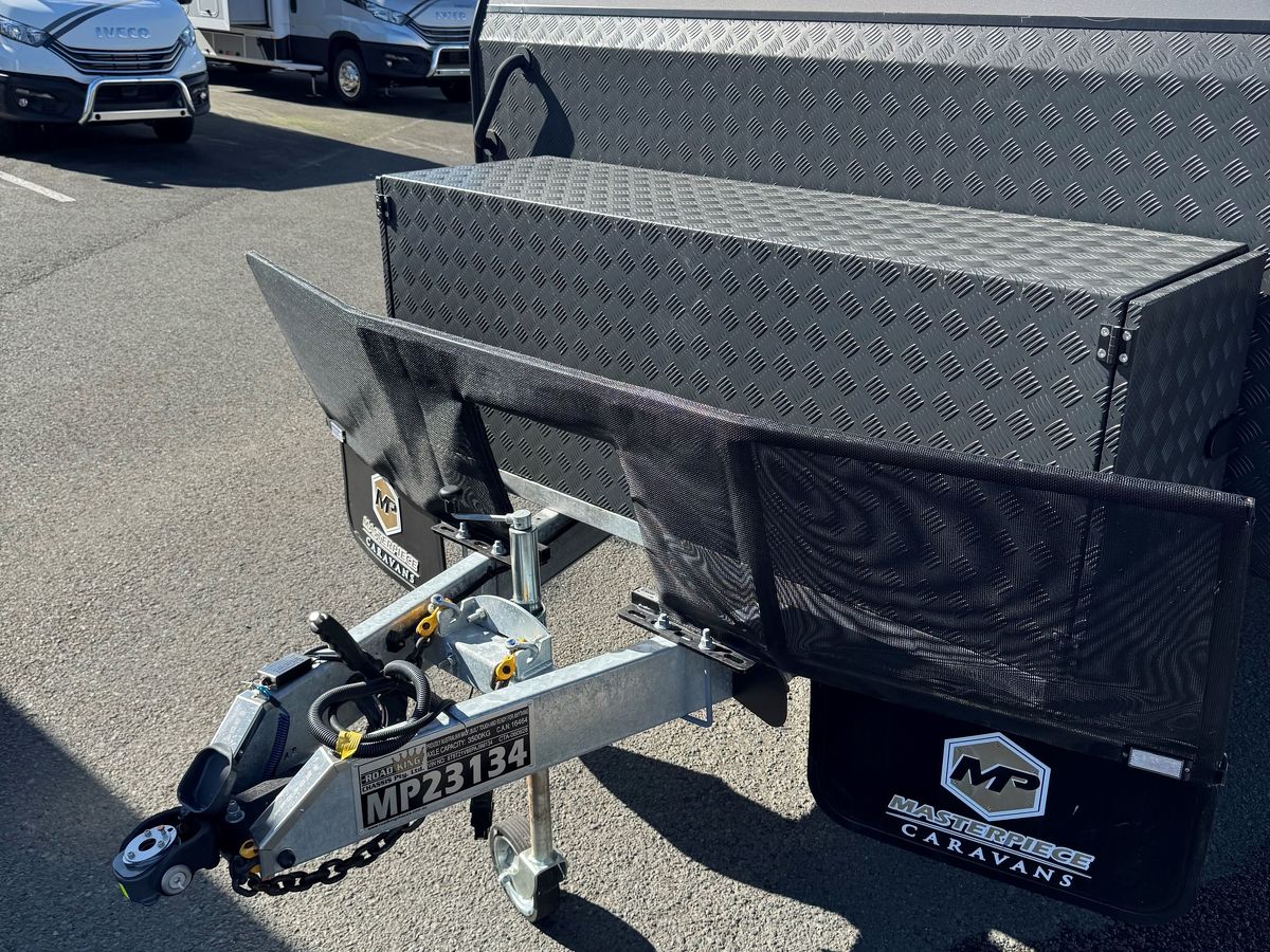 Masterpiece Performance 19'6 Centre Door Dinette