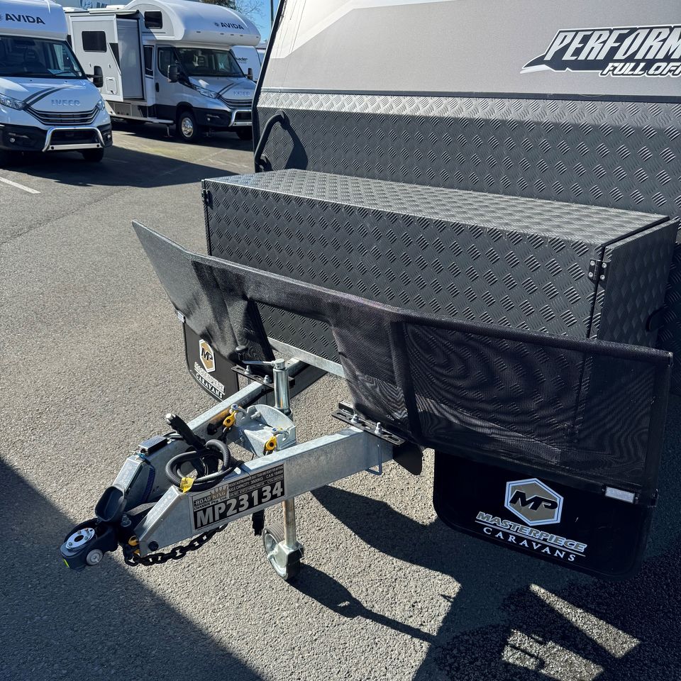 Masterpiece Performance 19'6 Centre Door Dinette