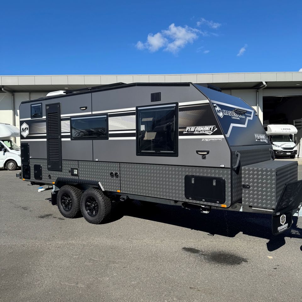 Masterpiece Performance 19'6 Centre Door Dinette