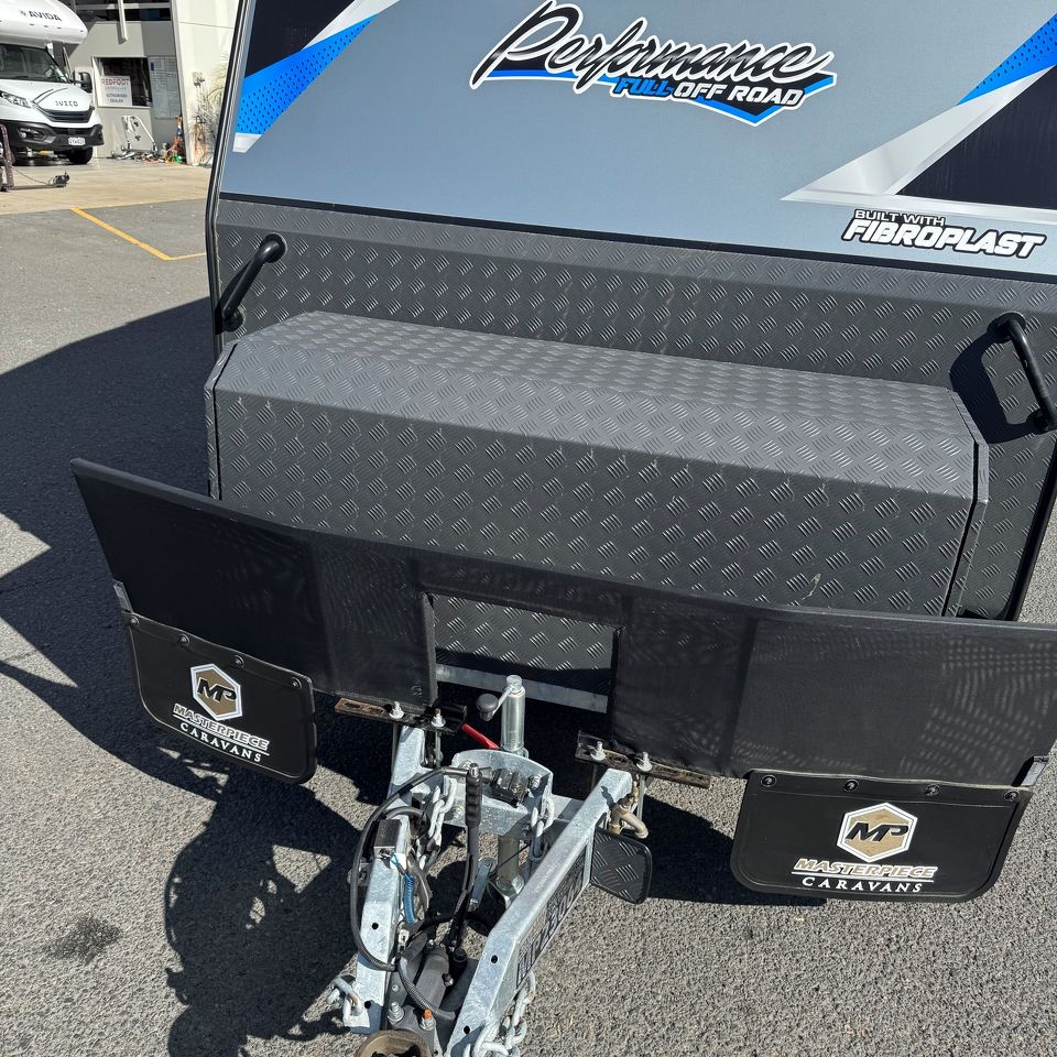 Masterpiece Performance 22' Centre Door Dinette