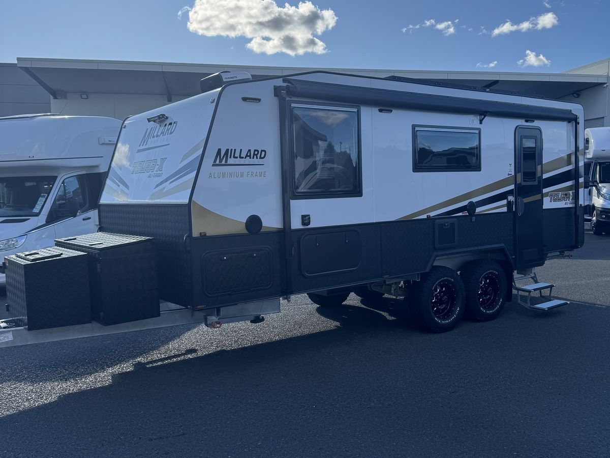Millard Toura-X All Terrain 20'6 Rear Door Dinette