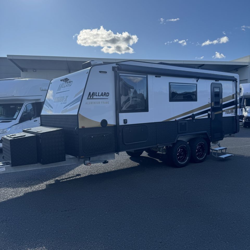 Millard Toura-X All Terrain 20'6 Rear Door Dinette