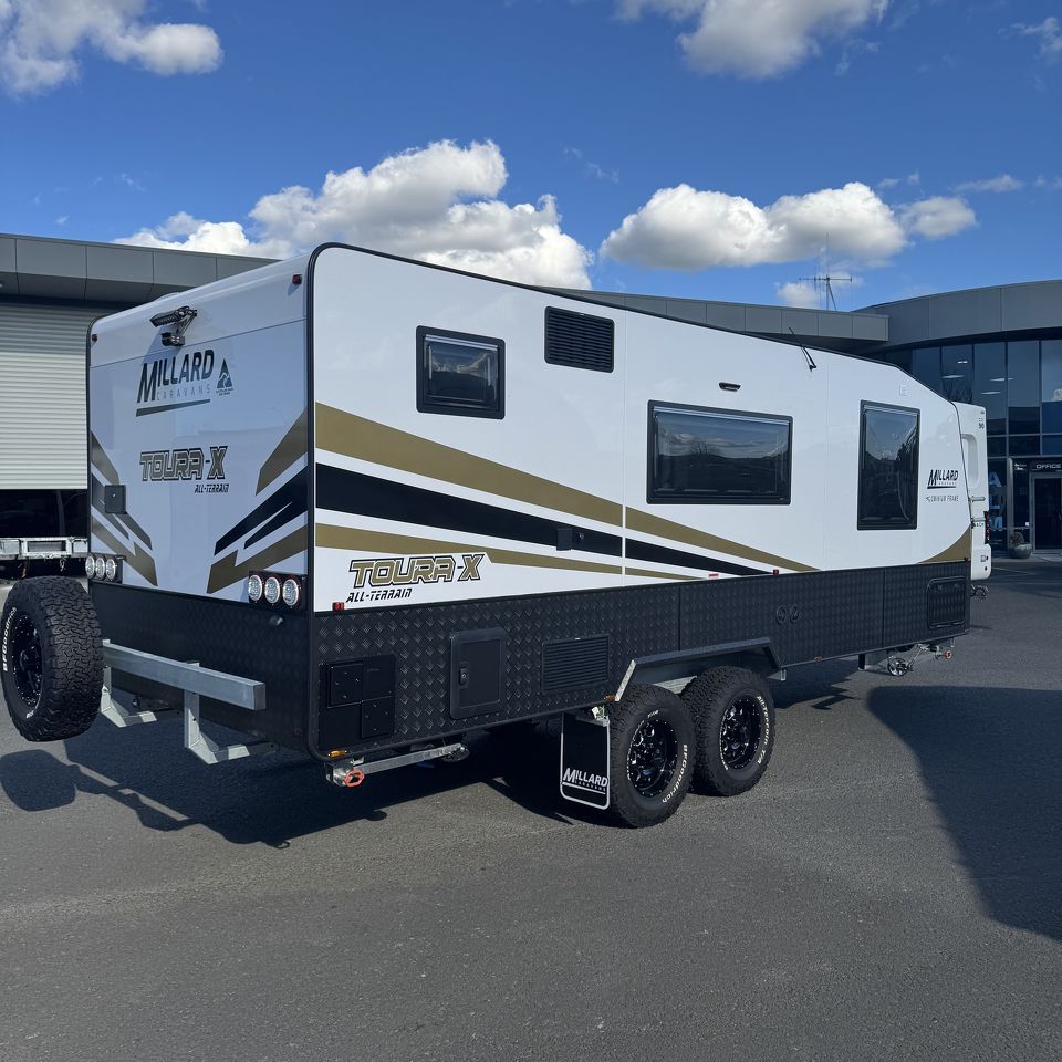 Millard Toura-X All Terrain 20'6 Rear Door Dinette