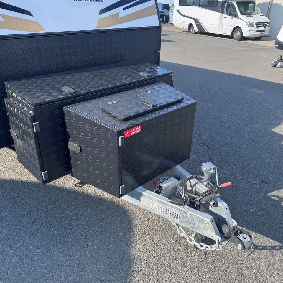 Millard Toura-X All Terrain 20'6 Rear Door Dinette