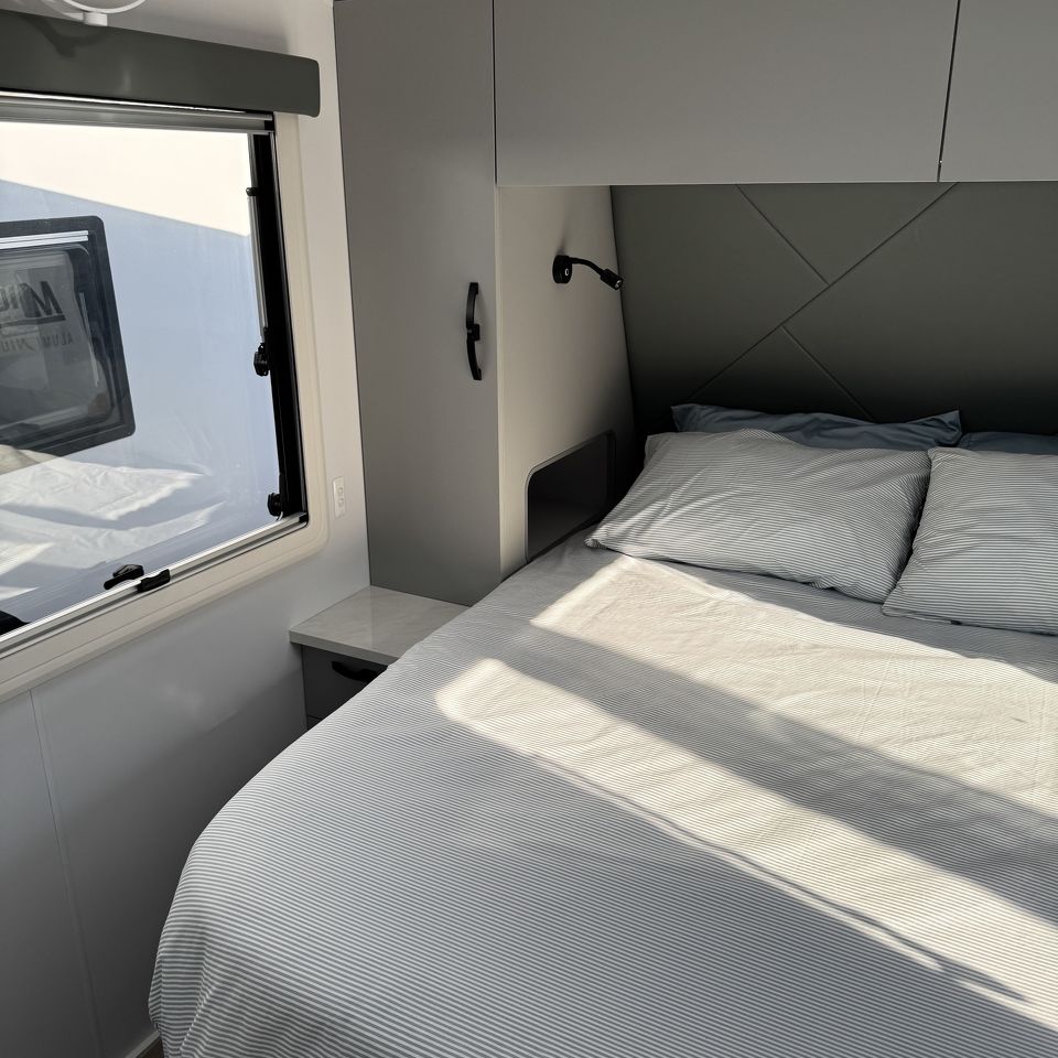 Millard Toura-X All Terrain 20'6 Rear Door Dinette