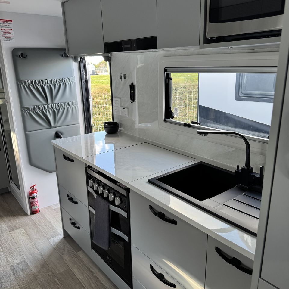 Millard Toura-X All Terrain 20'6 Rear Door Dinette