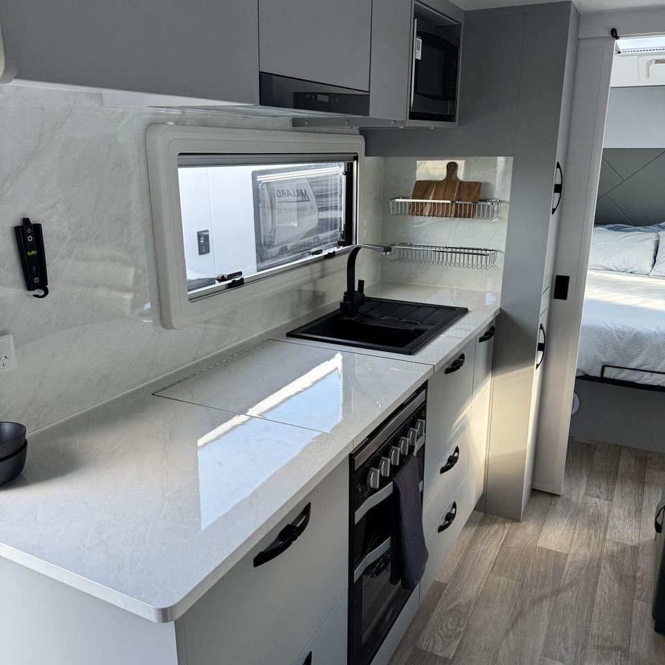 Millard Toura-X All Terrain 20'6 Rear Door Dinette