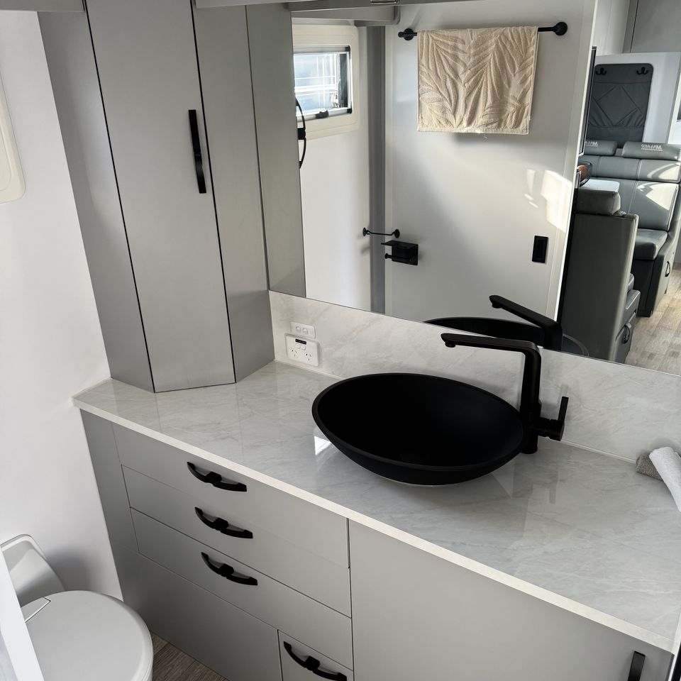 Millard Toura-X All Terrain 20'6 Rear Door Dinette