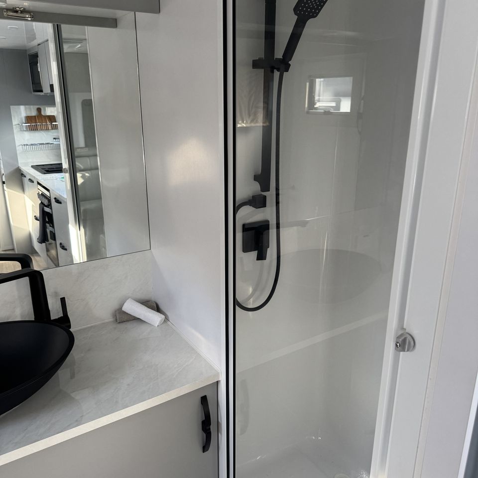 Millard Toura-X All Terrain 20'6 Rear Door Dinette