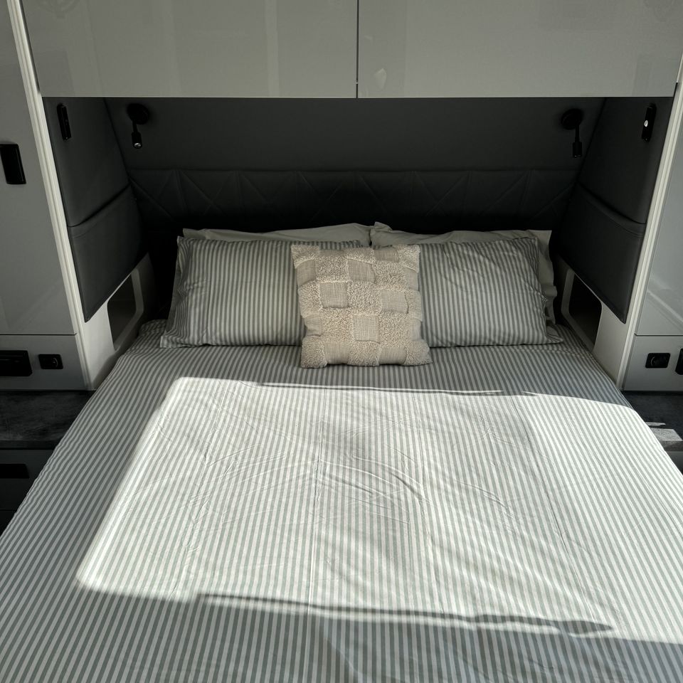 Masterpiece Performance 23' Rear Club Lounge