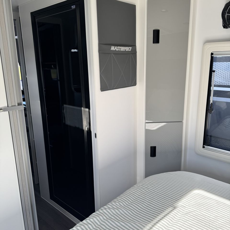 Masterpiece Performance 23' Rear Club Lounge