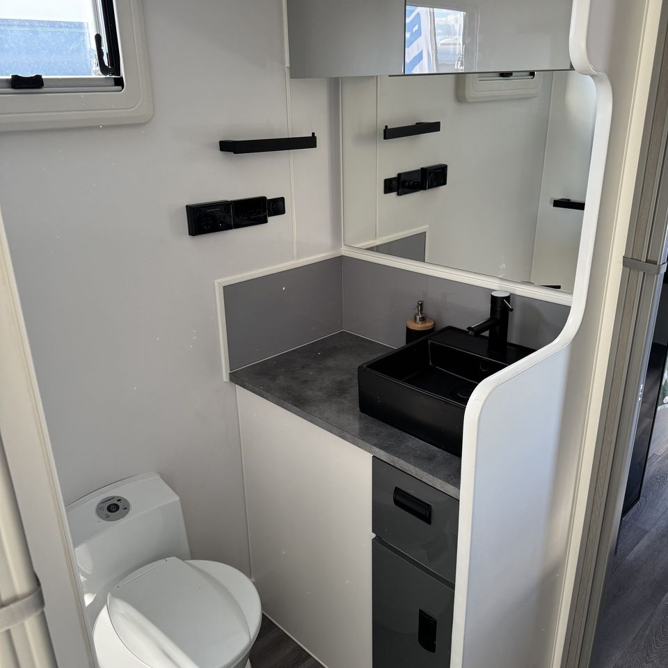 Masterpiece Performance 23' Rear Club Lounge