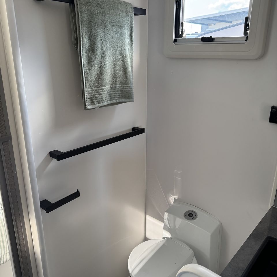 Masterpiece Performance 23' Rear Club Lounge