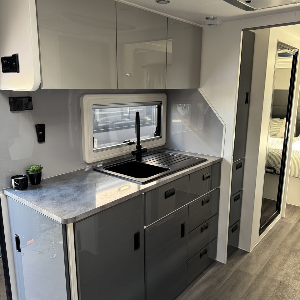 Masterpiece Performance 23' Rear Club Lounge