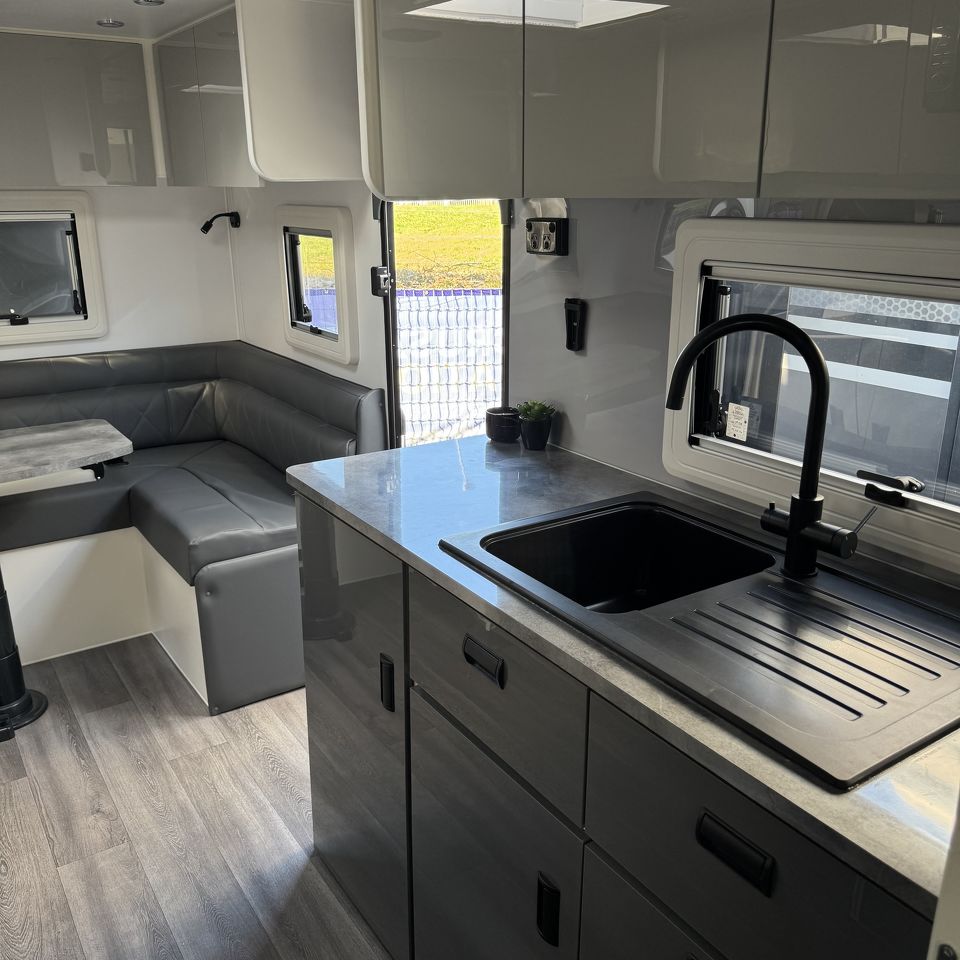 Masterpiece Performance 23' Rear Club Lounge