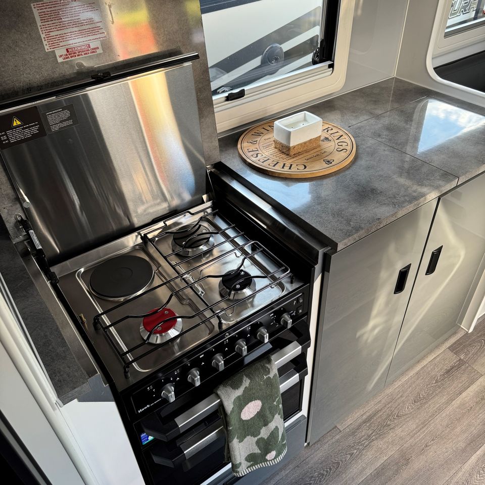 Masterpiece Performance 23' Rear Club Lounge