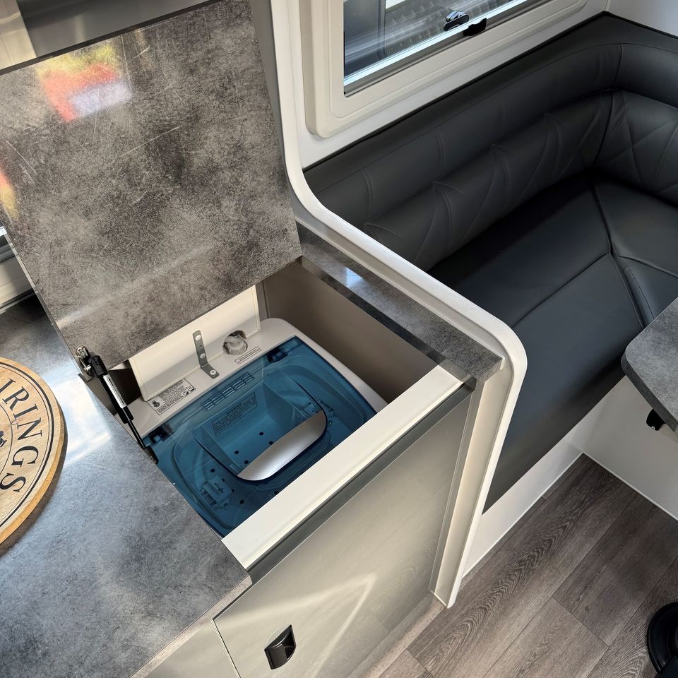 Masterpiece Performance 23' Rear Club Lounge