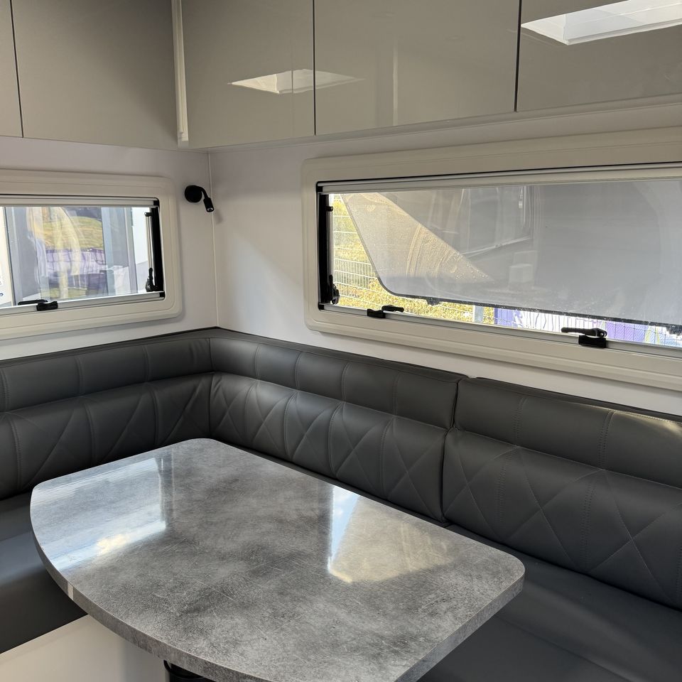 Masterpiece Performance 23' Rear Club Lounge