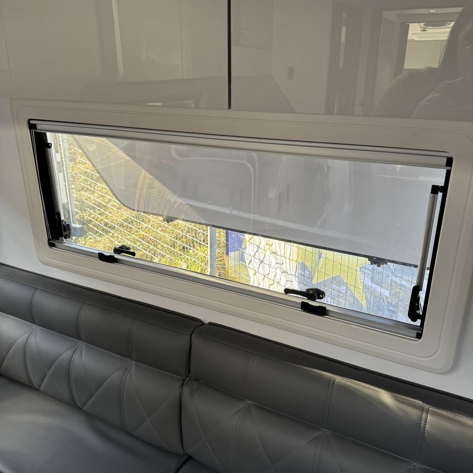 Masterpiece Performance 23' Rear Club Lounge