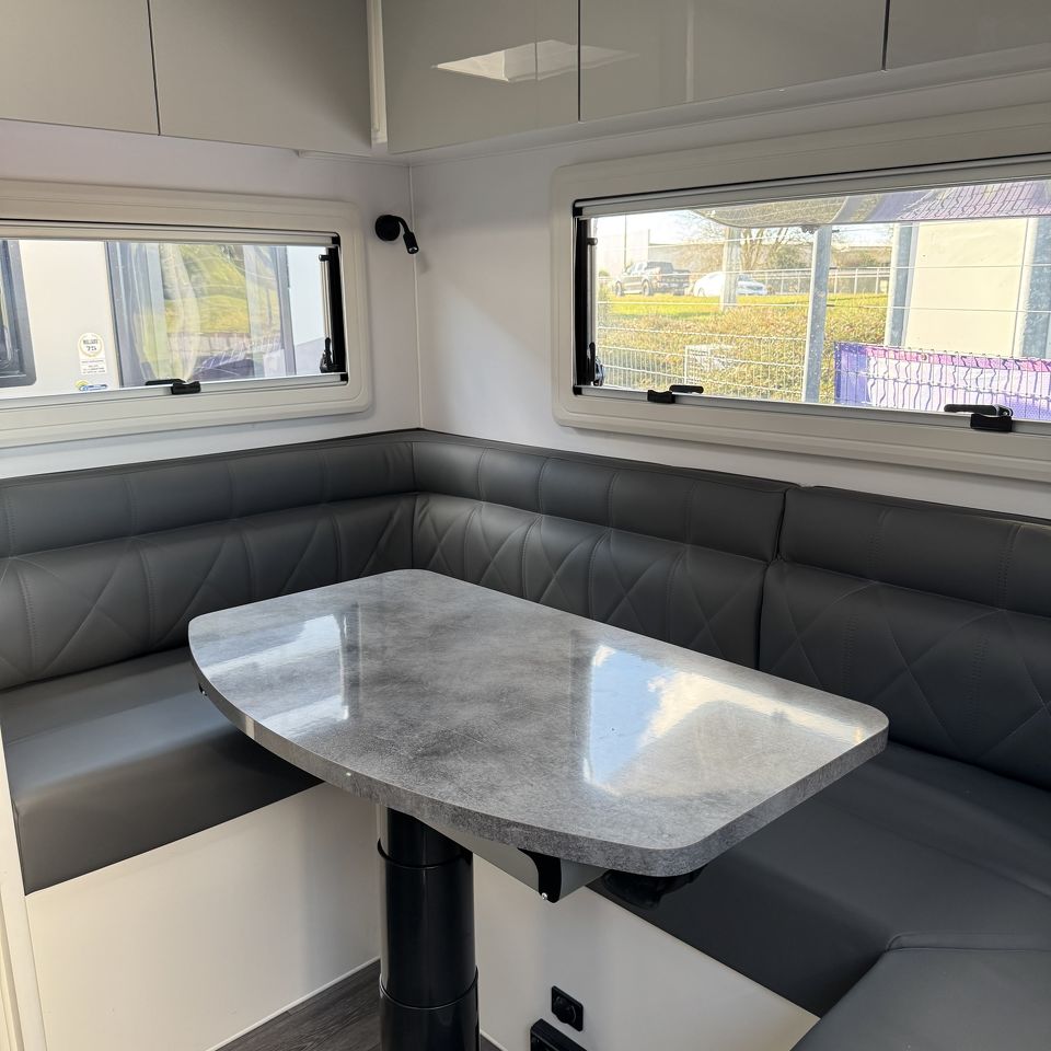 Masterpiece Performance 23' Rear Club Lounge