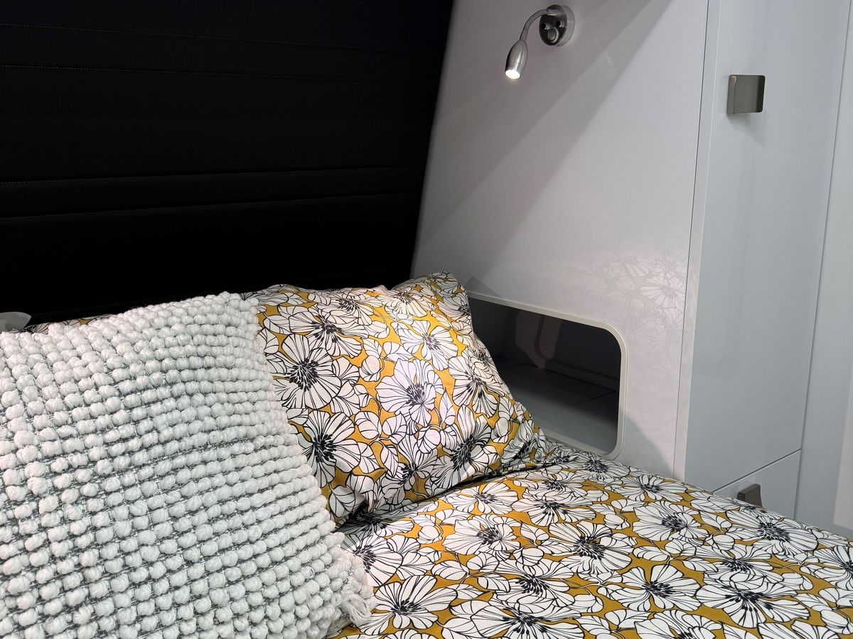 Millard MFlow 21'6 Rear Door Side Club Lounge