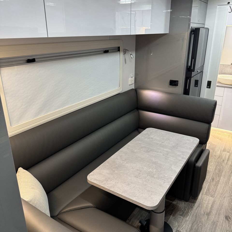 Millard MFlow 21'6 Rear Door Side Club Lounge