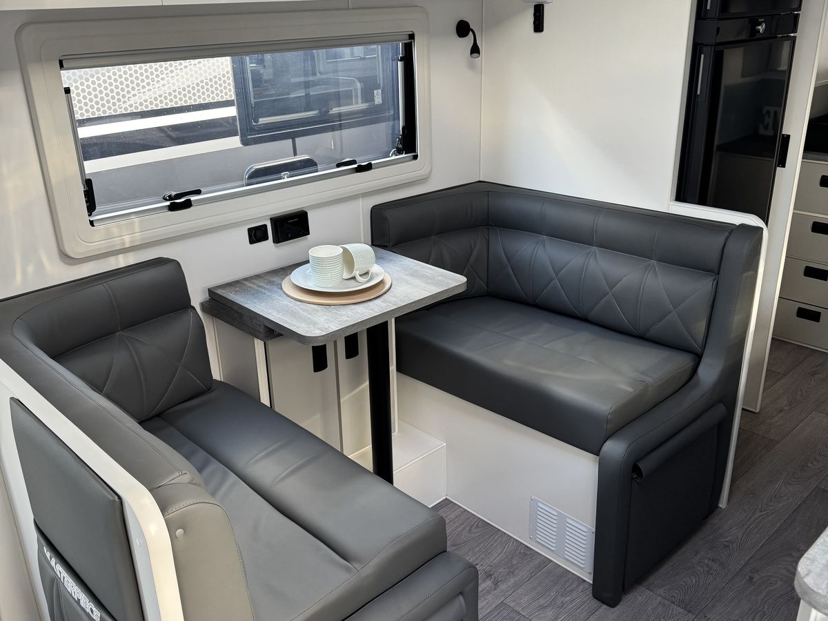 Masterpiece Performance 19'6 Centre Door Dinette