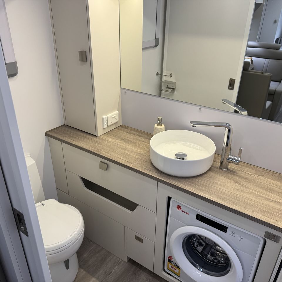 MY26 Millard MFlow 19'4 Dinette
