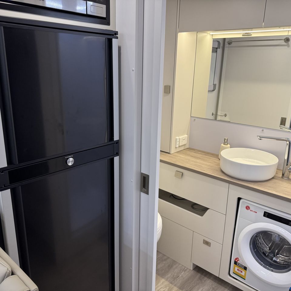 MY26 Millard MFlow 19'4 Dinette