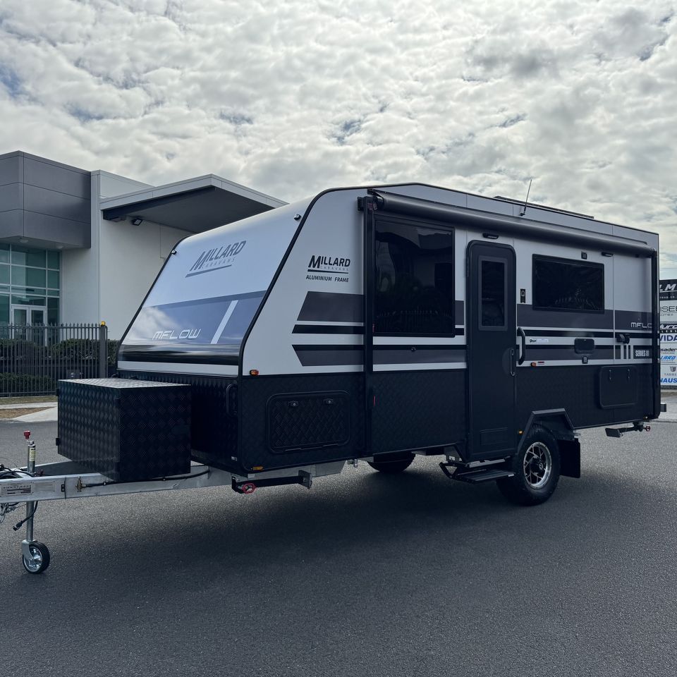 MY26 Millard MFlow 17'8 L-Lounge
