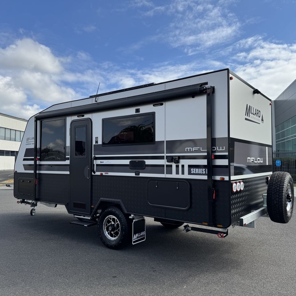 MY26 Millard MFlow 17'8 L-Lounge