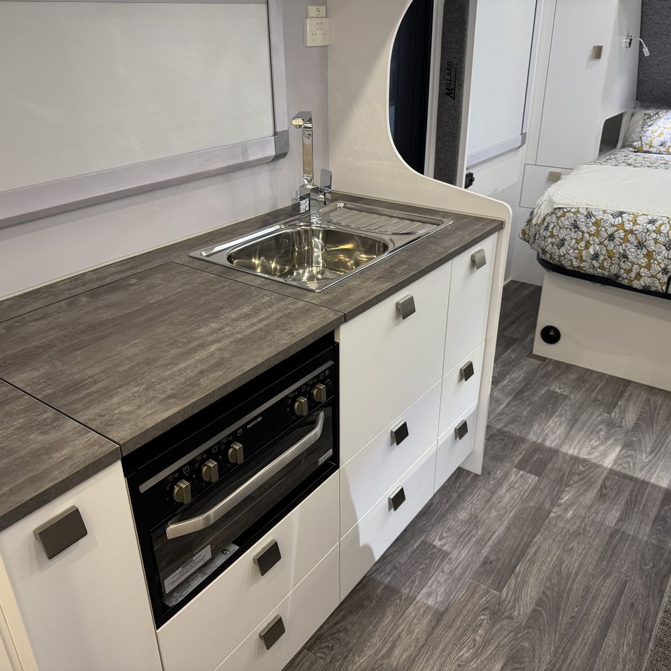 MY26 Millard MFlow 17'8 L-Lounge