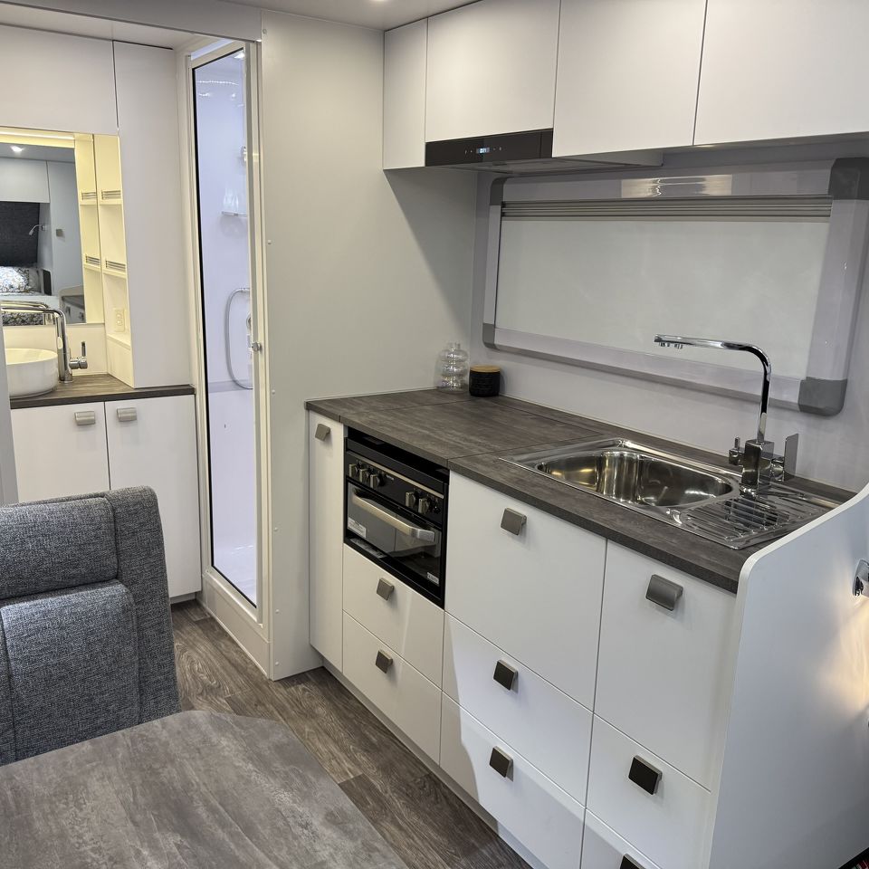 MY26 Millard MFlow 17'8 L-Lounge